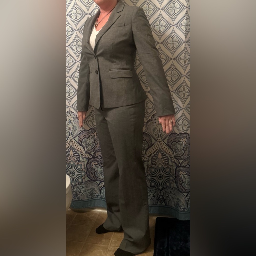 Ann Taylor suit size 8 grey